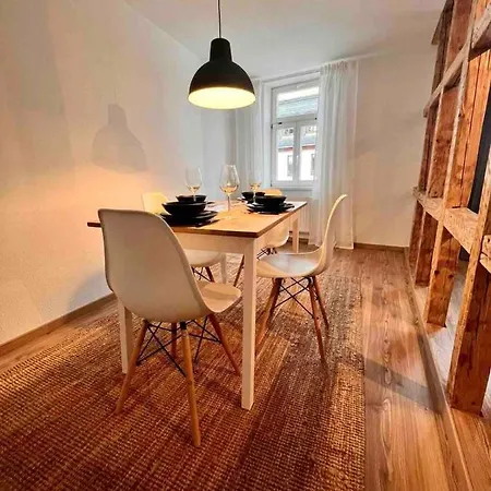 Center I Family I Business I Internet I Netflix Apartment Coburg